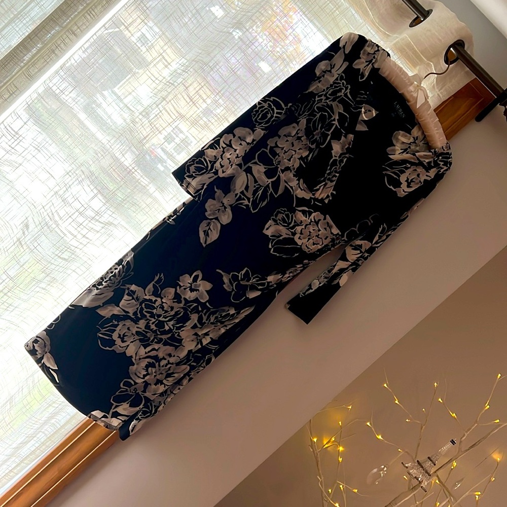 Black and white floral wrap dress size 8